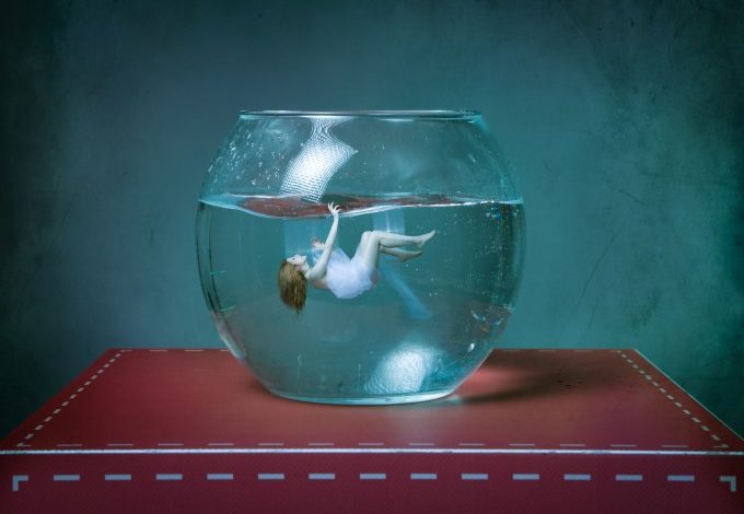 qué significa ahogarse en un vaso de agua