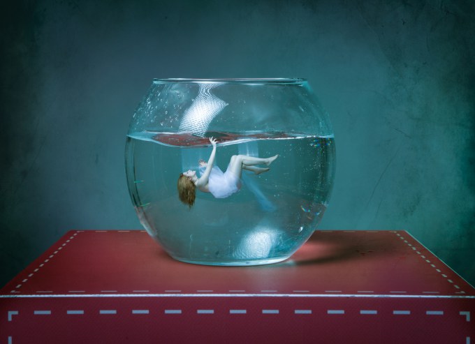 qué significa ahogarse en un vaso de agua