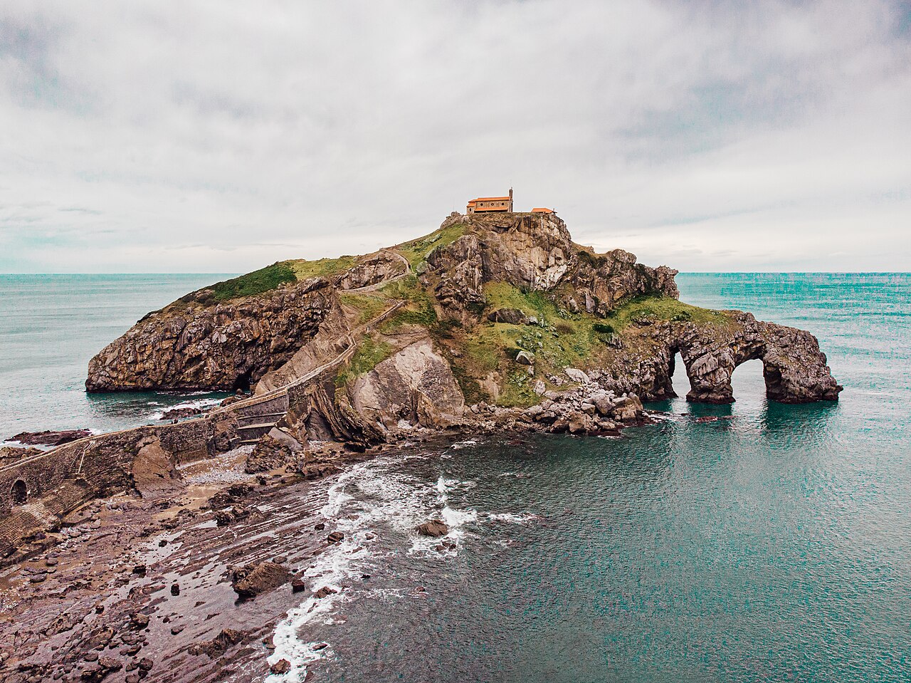 San Juan de Gaztelugatxe, ermita sobre el mar