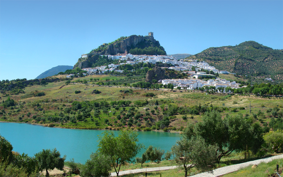 Zahara de la Sierra y su embalse