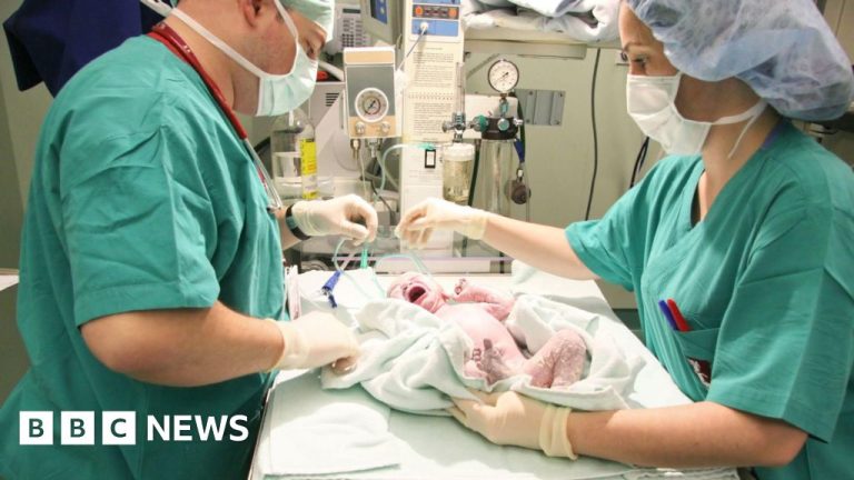 Una de cada cuatro mujeres da a luz por cesárea de urgencia en Inglaterra